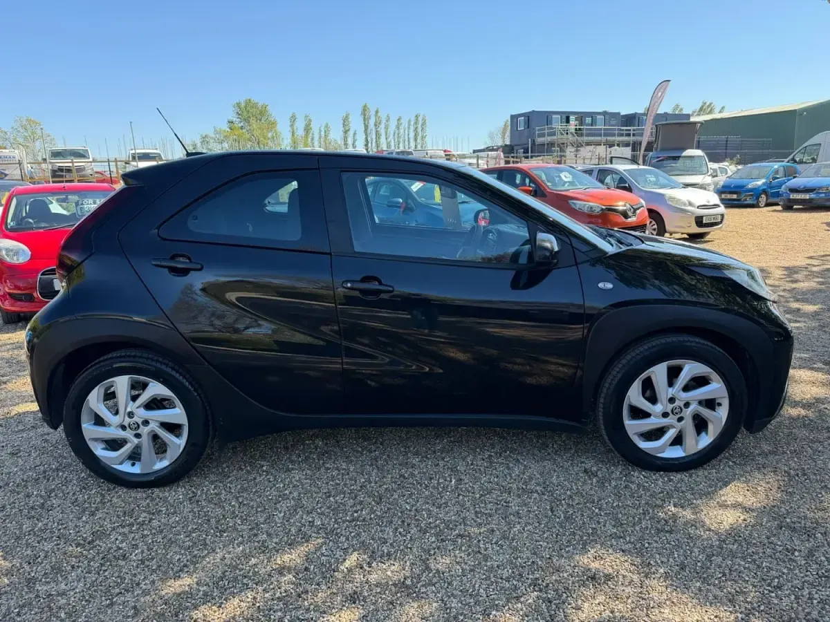 Używany Toyota Aygo X PURE 2023 Czarny SUV
