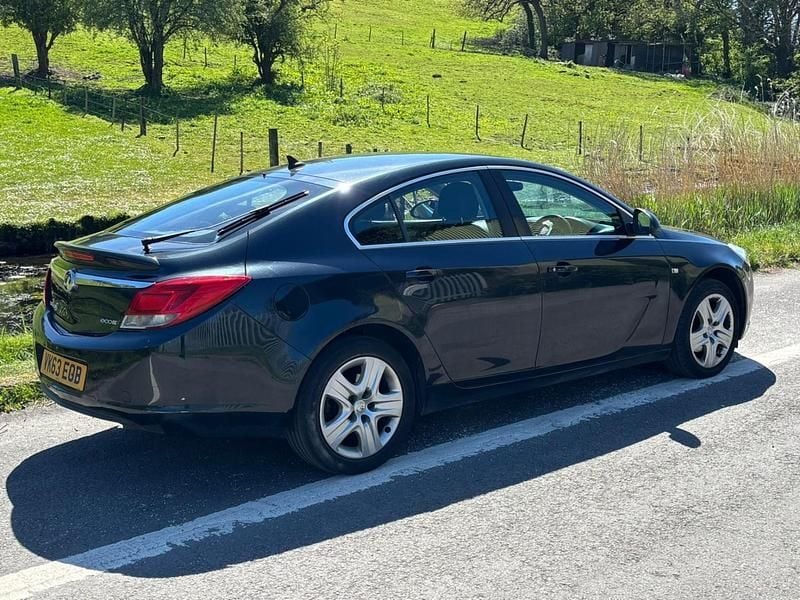 Begagnad Vauxhall Insignia 2013 Svart Halvkombi