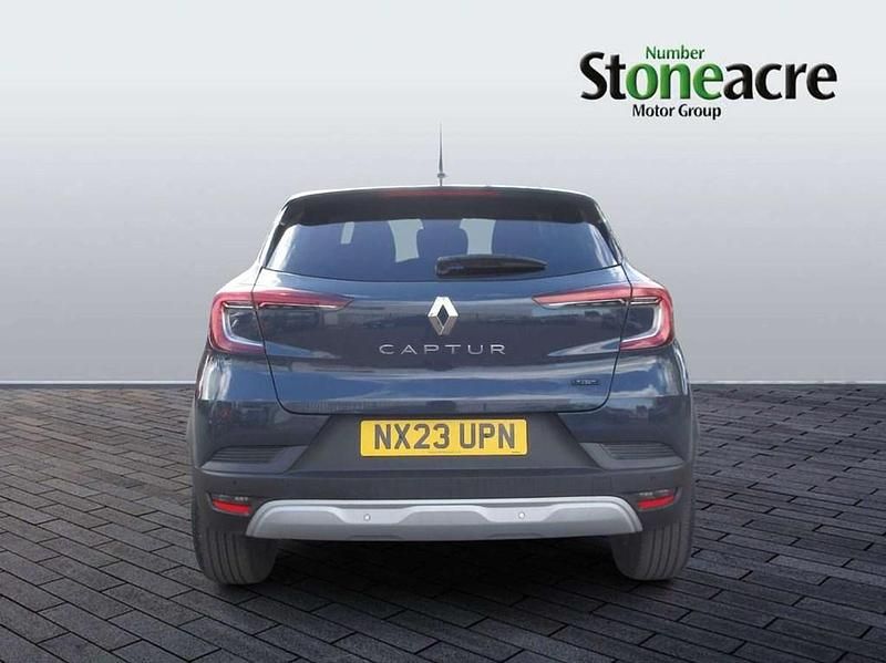 Usado Renault Captur Evolution 143 HP (105 kW) 2023 Azul SUV