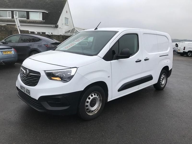 Used Vauxhall Combo Edition 100 HP (73 kW) 2020 White Van