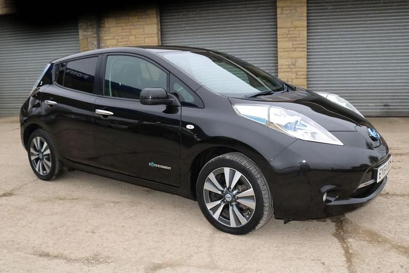 Used Nissan Leaf Tekna 80 kW (109 HP) 2014 Black Hatchback