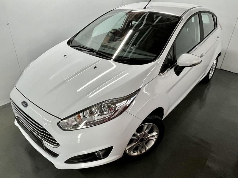 Second-hand Ford Fiesta Zetec 2015 Alb Hatchback