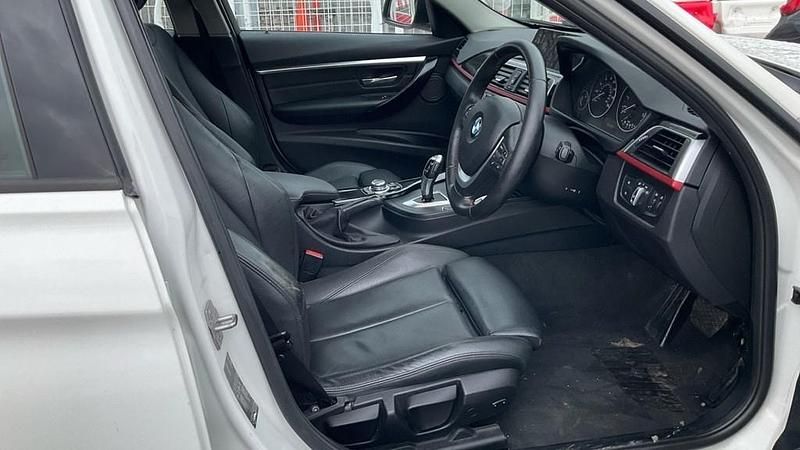 Used BMW 318 Sport Line 136 HP (100 kW) 2016 White Sedan