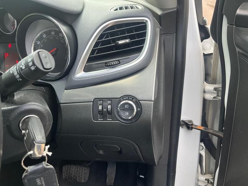 Używany Vauxhall Mokka 140 KM (102 kW) 2015 Biały SUV