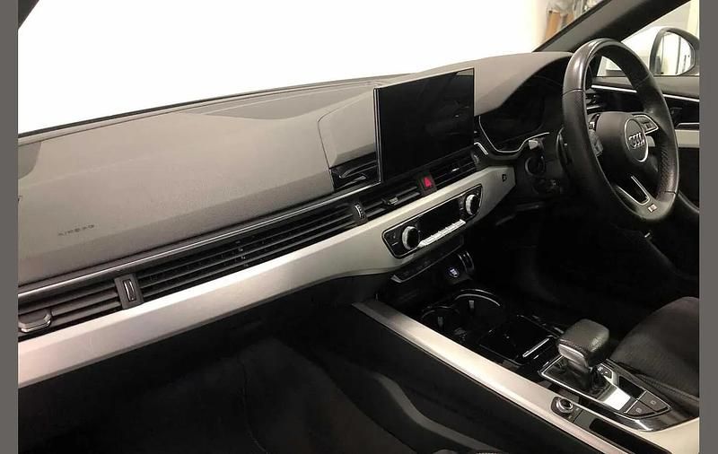 Used Audi A4 S-Line 147 HP (108 kW) 2022 White Sedan