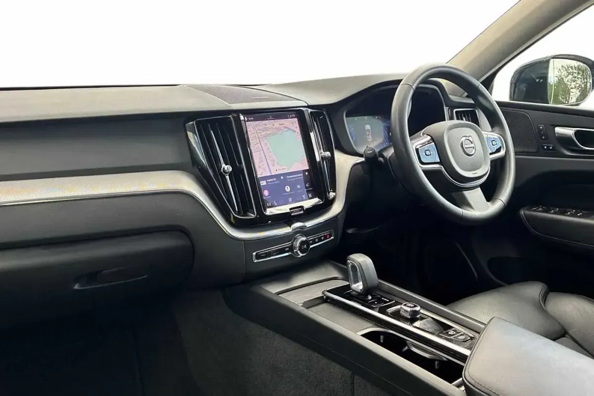 Used Volvo XC60 Plus 247 HP (181 kW) 2023 Grey SUV