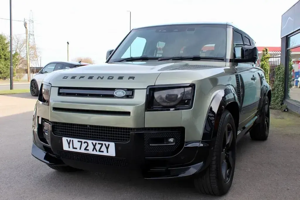 Used Land Rover Defender HSE Dynamic 300 HP (220 kW) 2022 Green SUV