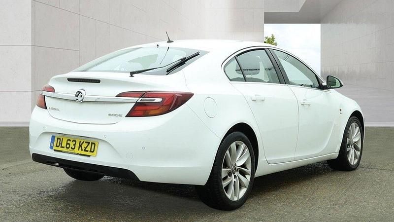 Used Vauxhall Insignia Elite 163 HP (119 kW) 2013 White Hatchback
