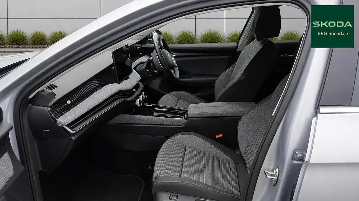 Used Skoda Superb SE Technology 147 HP (108 kW) 2025 Pebble silver metallic Estate