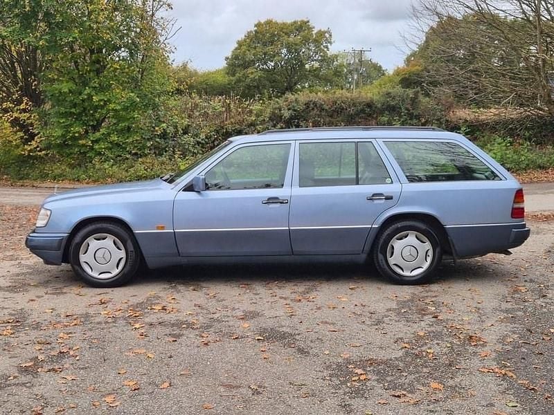 Used Mercedes E200 1994 Silver Estate