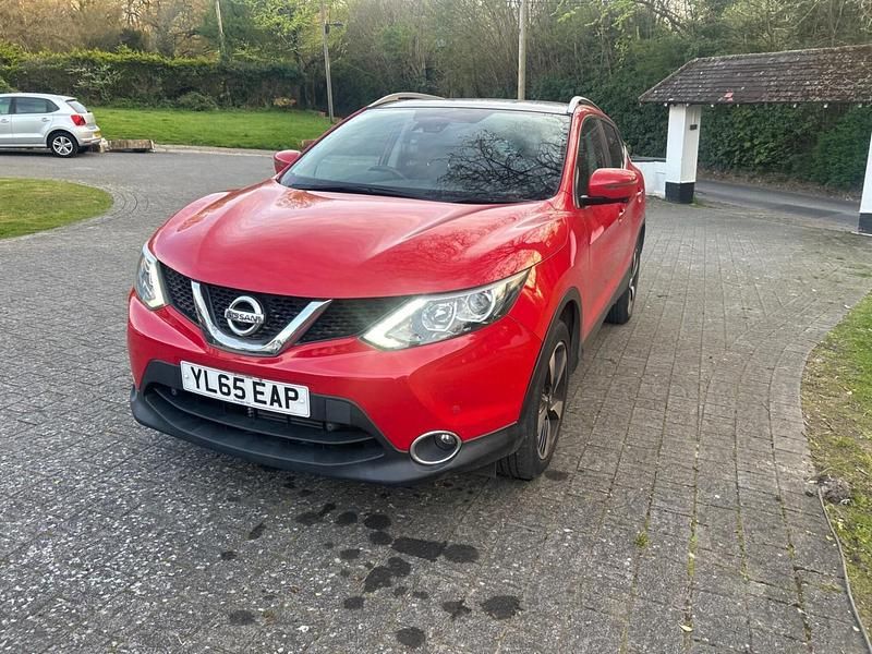 Used Nissan Qashqai N-TEC 115 HP (84 kW) 2016 Red SUV