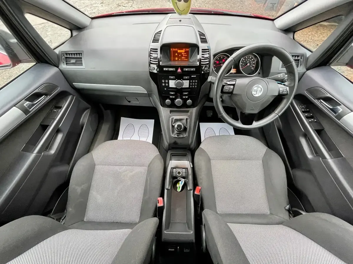 Używany Vauxhall Zafira Design Edition 120 KM (88 kW) 2014 Czerwony Minivan