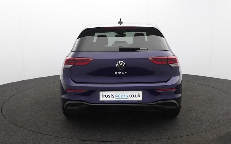 Used VW Golf VIII Life 131 HP (96 kW) 2023 Blue Hatchback