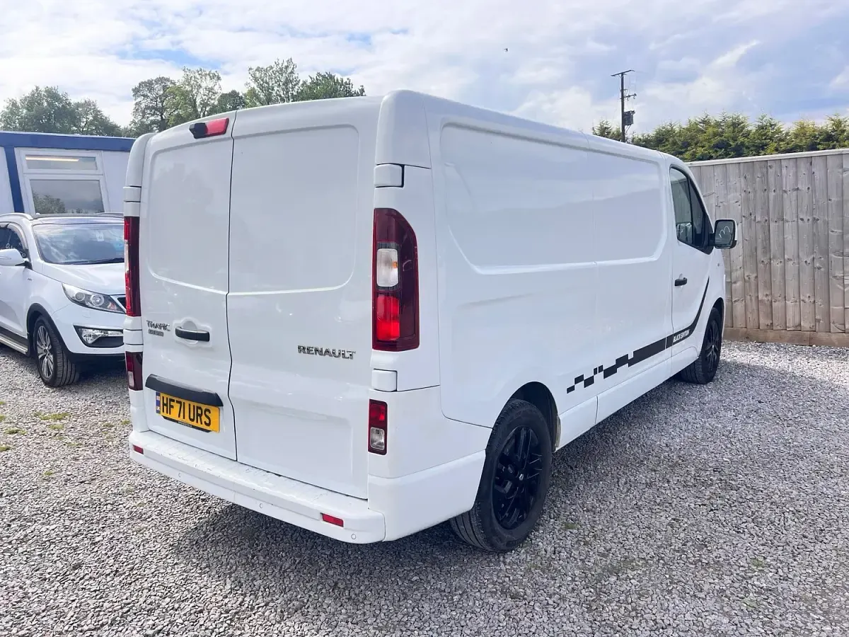 Used Renault Trafic Black Edition 2021 White MPV