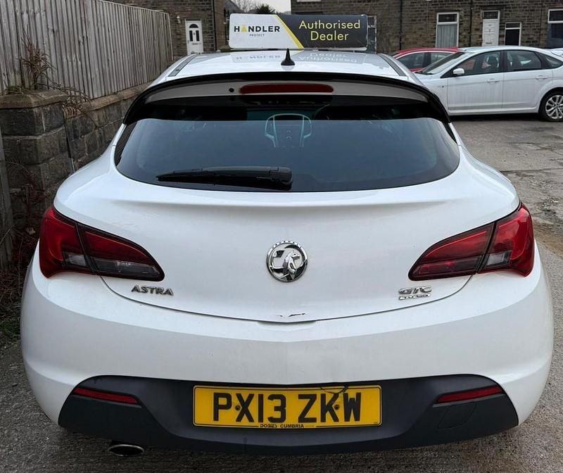 Used Vauxhall Astra GTC SRi 2013 White Hatchback