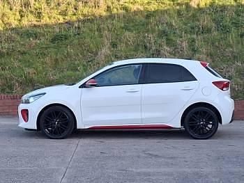 Begagnad Kia Rio 2017 Vit Halvkombi