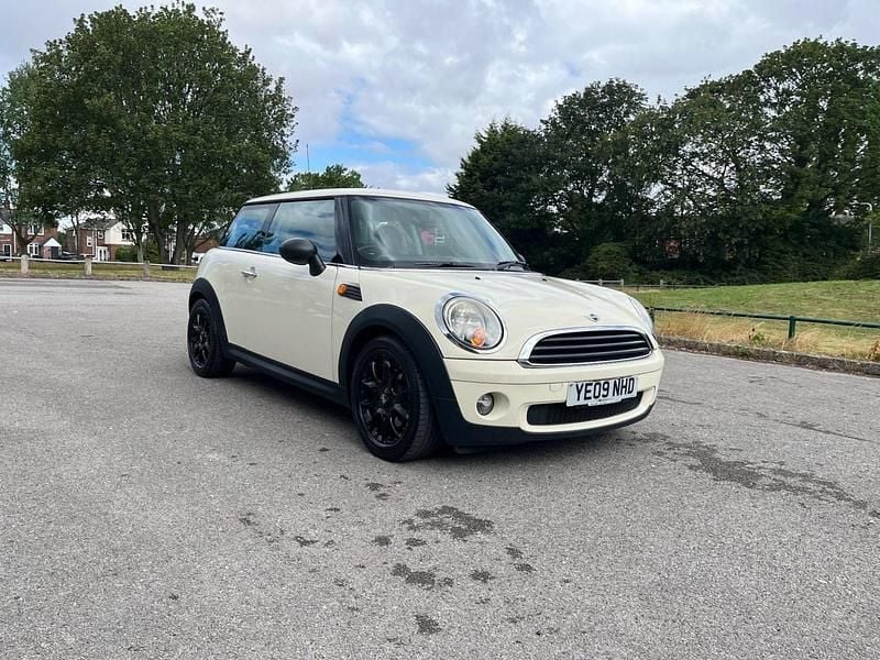 White Used 2009 Mini ONE Hatch Hatchback | £1,995 (A bit pricey) - Image 1/4
