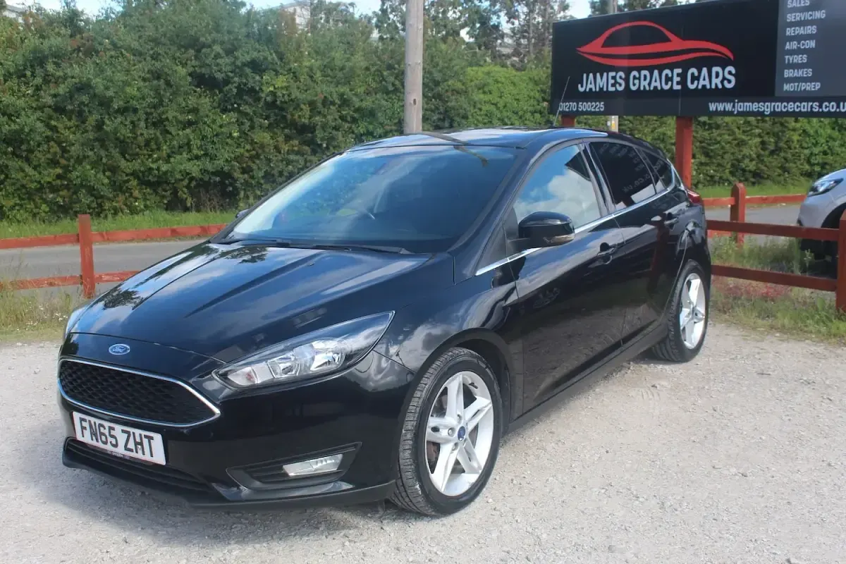 Used Ford Focus Zetec 120 HP (88 kW) 2015 Black Hatchback
