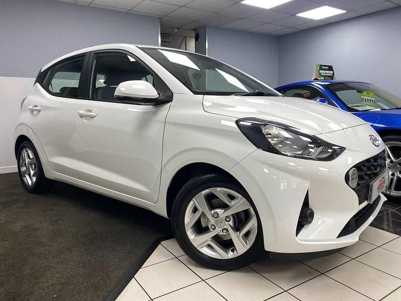 Used Hyundai i10 SE 84 HP (61 kW) 2021 White Hatchback