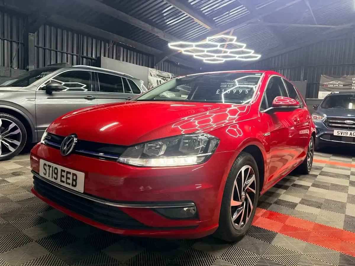 Used VW Golf VII Match 130 HP (95 kW) 2019 Red Hatchback