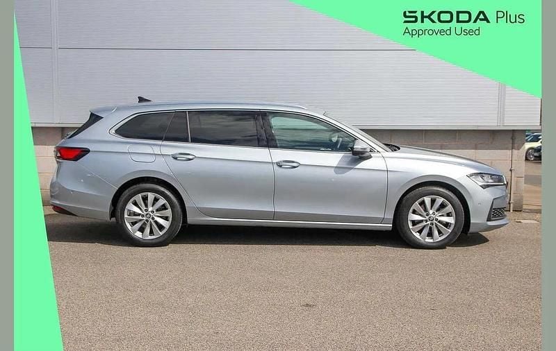 Usado Skoda Superb SE Technology 150 CV (110 kW) 2025 Plateado Familiar
