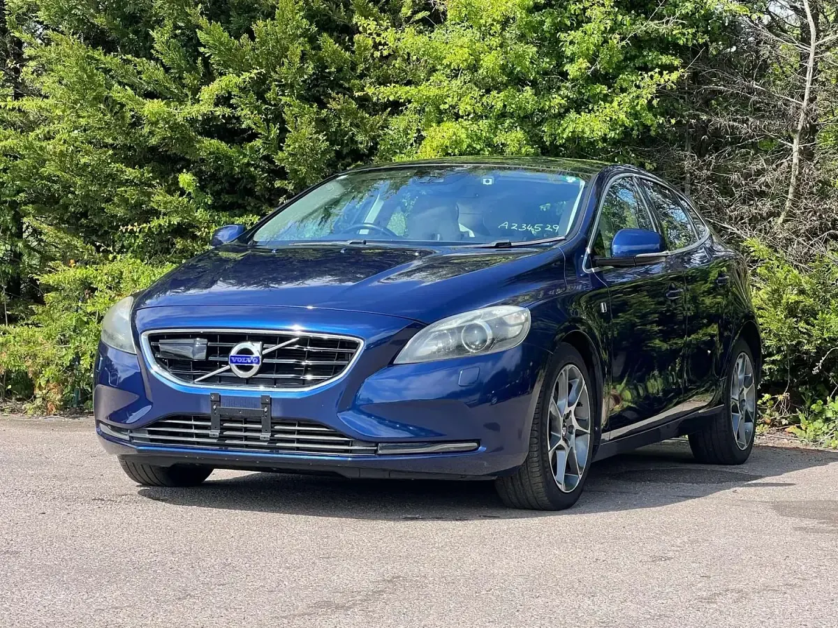 Used Volvo V40 Ocean Race 2015 Blue Hatchback
