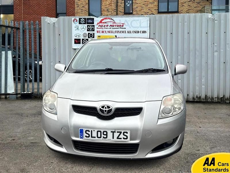 Used Toyota Auris 124 HP (91 kW) 2009 Silver Hatchback