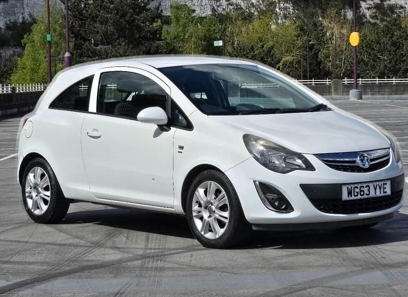 Used Vauxhall Corsa Design Edition 2014 White Hatchback