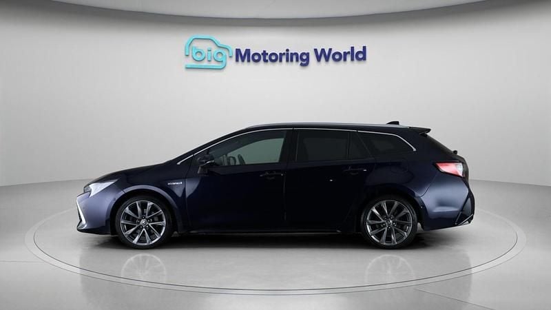 Used Toyota Corolla 184 HP (135 kW) 2021 Blue Estate