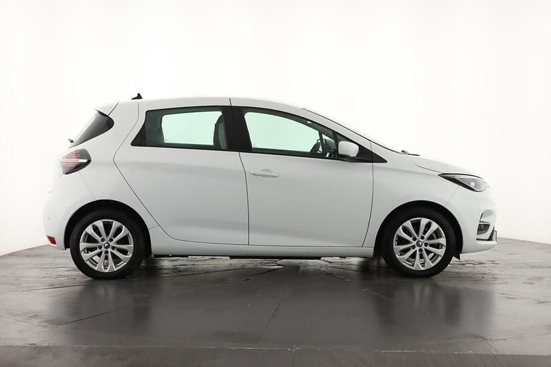 Used Renault Zoe SE 80 kW (110 HP) 2022 White Hatchback