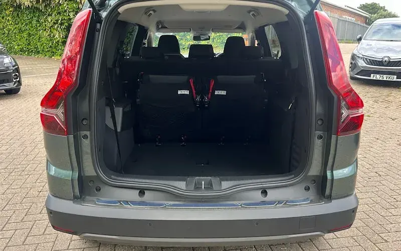 Used Dacia Jogger Extreme 141 HP (103 kW) 2025 Green MPV