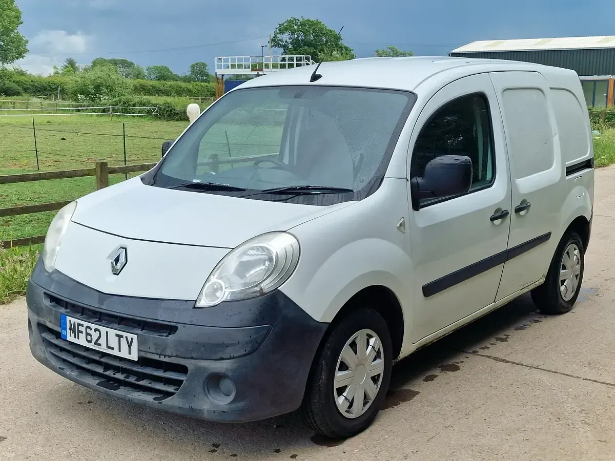 Used Renault Kangoo 90 HP (66 kW) 2012 White MPV