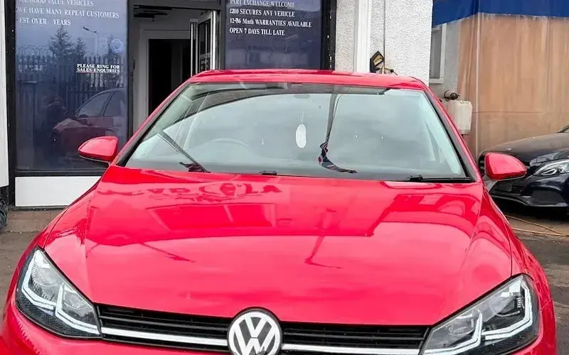 Used VW Golf VII SE 125 HP (91 kW) 2017 Red Hatchback
