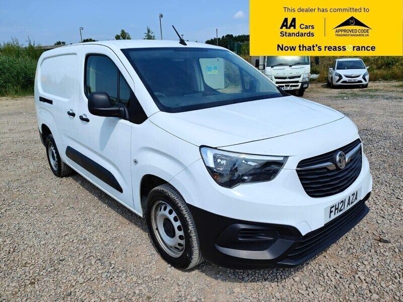 White Used 2021 Vauxhall Combo Edition MPV | £6,280 (Super price) - Image 1/4