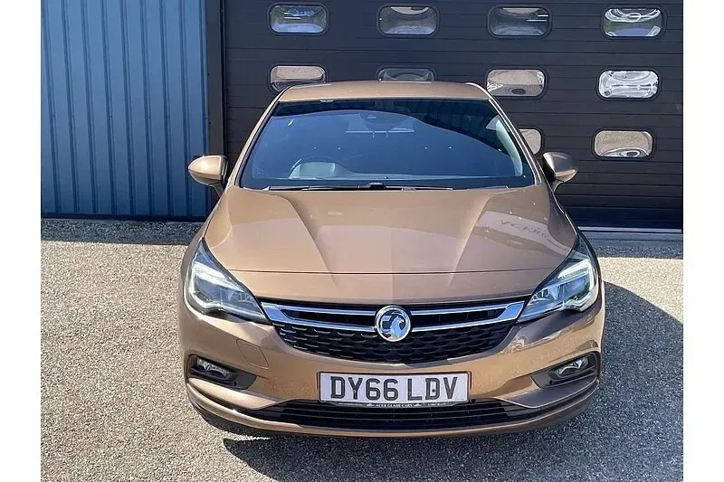 Used Vauxhall Astra SRi 136 HP (100 kW) 2016 Bronze Hatchback