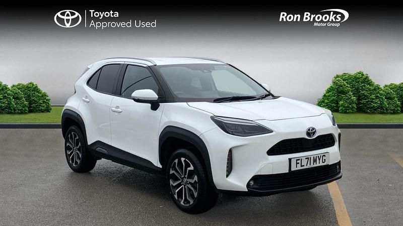 Used Toyota Yaris Hybrid Design 2022 White Hatchback