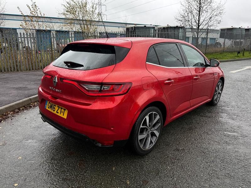 Used Renault Mégane IV Dynamique 110 HP (80 kW) 2016 Red Hatchback
