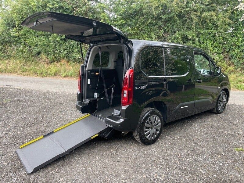 Black Used 2024 Citroën Berlingo MPV | £22,995 - Image 1/4