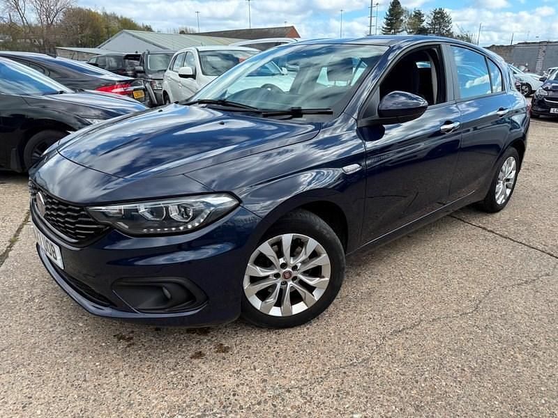 Begagnad Fiat Tipo Easy Plus 120 HK (88 kW) 2017 Blå Halvkombi