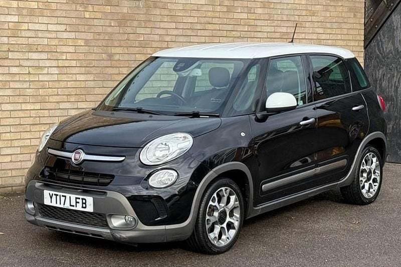 Black/white Used 2017 Fiat 500L Trekking MPV | £4,795 (Fair price) - Image 1/1