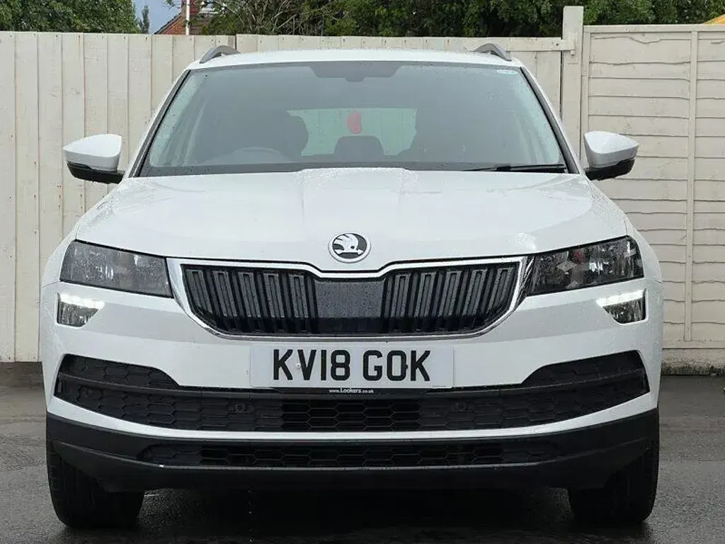 Used Skoda Karoq SE 115 HP (84 kW) 2018 White SUV