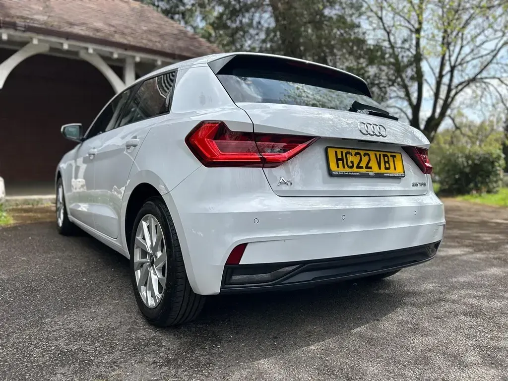 Usado Audi A1 Sportback Sport 110 HP (80 kW) 2022 Branco Citadino