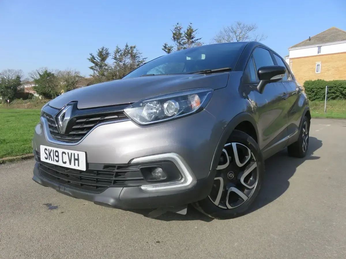 Used Renault Captur Iconic 90 HP (66 kW) 2019 Grey/black SUV