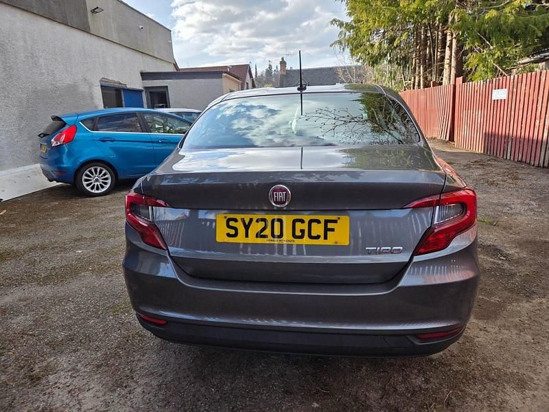 Begagnad Fiat Tipo Easy 2020 Grå Sedan