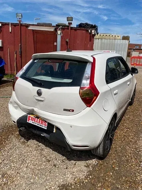 Used MG MG3 106 HP (77 kW) 2014 White Hatchback