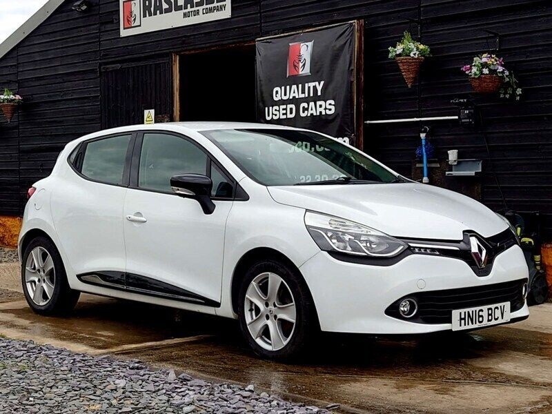 White Used 2016 Renault Clio IV Dynamique Hatchback | £6,520 (Fair price) - Image 1/4