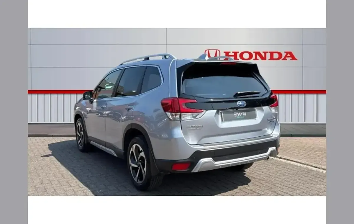 Used Subaru Forester Premium 150 HP (110 kW) 2023 Silver SUV