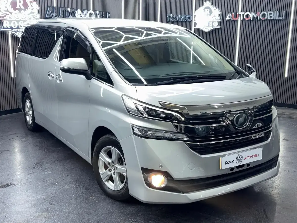 Used Toyota Alphard 182 HP (133 kW) 2024 Silver MPV