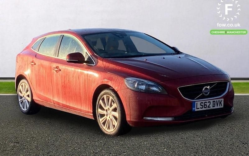 Used 2015 Volvo V40 SE Hatchback | £10,099 (Fair price) - Image 1/3