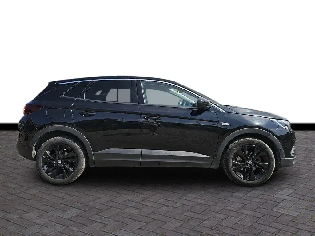 Used Vauxhall Grandland X SRi 130 HP (95 kW) 2021 Black SUV